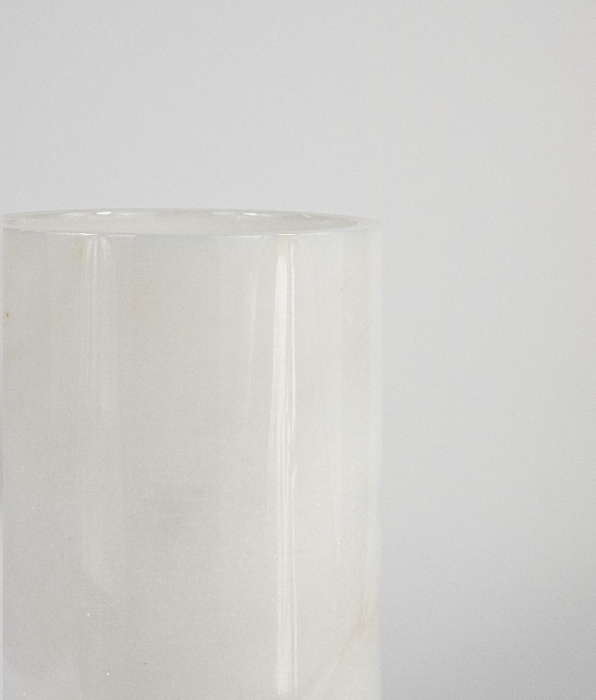 
                  
                    ASAYA Vase aus Marmor
                  
                